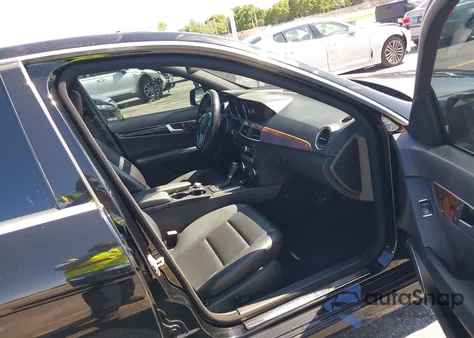 2013 Mercedes-Benz C 300 Luxury 4Matic/Sport 4Matic из США, поврежденный, VIN WDDGF8AB1DA770998